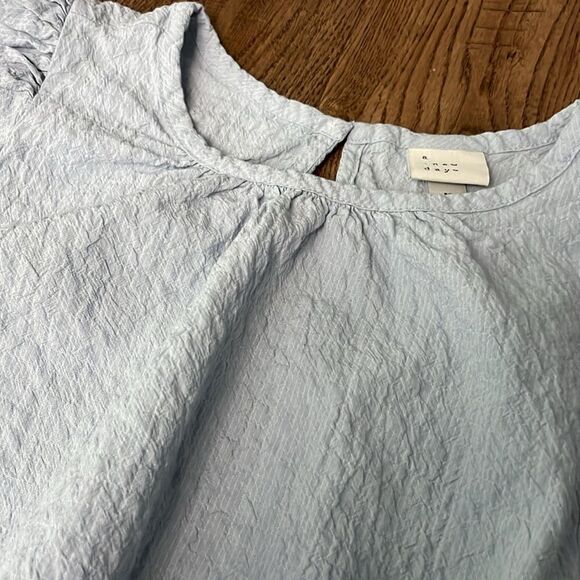 A New Day Cropped lt blue blouse. Sz M - Picture 2 of 4
